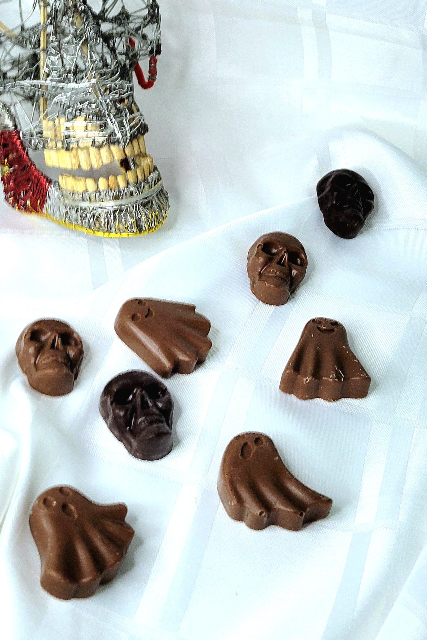 Bag of Little ghosts and skulls